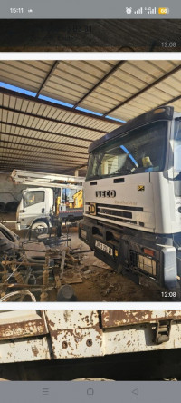 camion-grue-ivico-2010-aflou-laghouat-algerie