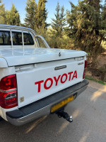 voitures-toyota-hilux-2015-legend-dc-4x4-sedjerara-mascara-algerie