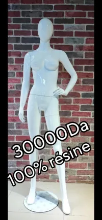 Mannequins femme en résine avec tête 