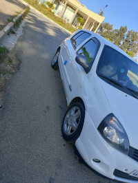 voitures-renault-clio-campus-2012-bye-chiffa-blida-algerie