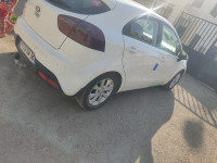 voitures-kia-rio-5-portes-2014-bouchegouf-guelma-algerie