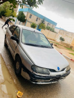 voitures-renault-laguna-1-1995-lardjem-tissemsilt-algerie