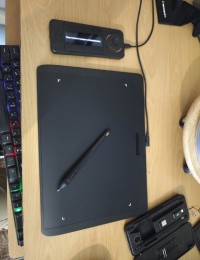 أجهزة-لوحية-و-أقلام-tablette-graphique-professionnel-wacom-الجزائر-وسط