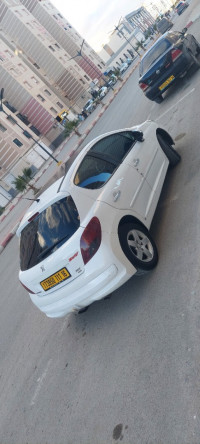 voitures-peugeot-207-2011-el-eulma-setif-algerie