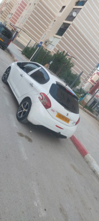 voitures-peugeot-208-2014-el-eulma-setif-algerie