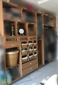 Dressing en forme de L ou bien une barre a coté de l'autre.