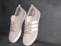 Basket marque adidas neuve couleur grise magnifique 