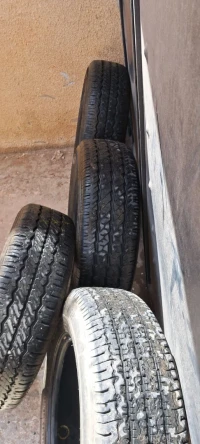 04 pneus  a casse  REF : 215/70 R 16 C