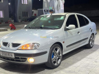 سيارة-صغيرة-renault-megane-1-2000-تيارت-الجزائر