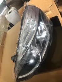 Phare avant gauche noir contour chromé Renault Clio 4 2012-2016 RA21003
