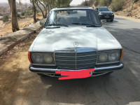 automobiles-mercedes-200-1982-1111-tiaret-algerie