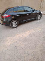 moyenne-berline-renault-megane-3-2010-privilege-taougrite-chlef-algerie