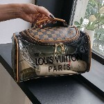 valises-et-sacs-de-voyage-حقيبة-مستحضرات-التجميل-للجنسين-pochette-produits-cosmetiques-lv-unisexe-bourouba-alger-algerie