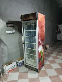 مجمدة عمودية 