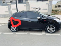 voitures-peugeot-208-2015-allure-facelift-setif-algerie