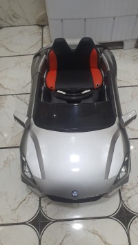 مركبات-و-مسارات-voiture-electrique-bmw-pour-enfant-telecommande-usb-roues-caoutchouc-بلوزداد-الجزائر