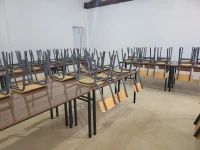 Vend tables et chaises