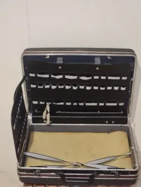 Valise diplomatique à outils