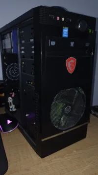 PC GAMING AVEC SOURIS ET FIGURINE BONUS