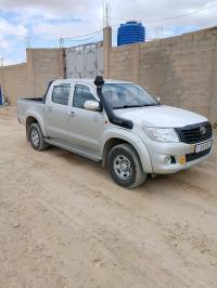 السيارات-النفعية-toyota-hilux-2013-أولاد-عمار-باتنة-الجزائر