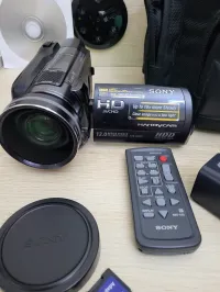 Sony Handycam HDR-XR520VE - Caméscope FUL HD - 12x zoom optique - Carl Zeiss - SSD 240GB - CARTE SD