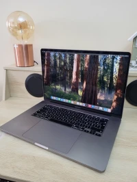 MacBook Pro 16" 2019 | CORE i7 | 16GB RAM | AMD RADEON PRO 5300M 4GB | 512GG SSD |GAMME Workstation 