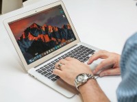كمبيوتر-محمول-macbook-air-13-2015-intel-core-i5-double-coeur-8gb-ram-256gb-ssd-مستغانم-الجزائر
