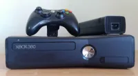 Xbox 360 250GB + Flash + Glitch + 23 jeu