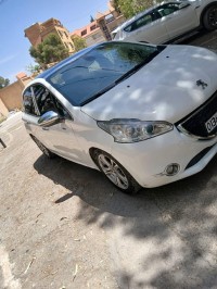 سيارات-peugeot-208-2013-allure-باتنة-الجزائر