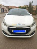 voitures-peugeot-208-2016-allure-facelift-laghouat-algerie