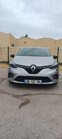 voitures-renault-clio-5-2023-evolution-hammam-maskhoutine-guelma-algerie