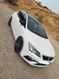 سيارات-seat-leon-2018-fr15-تابلاط-المدية-الجزائر