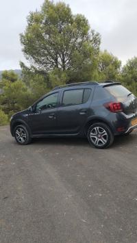 سيارات-dacia-sandero-2018-stepway-المدية-الجزائر