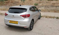 voitures-renault-clio-5-2023-la-techno-bejaia-algerie