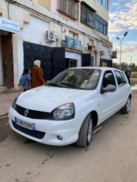 voitures-renault-clio-campus-2012-bye-larbaa-blida-algerie