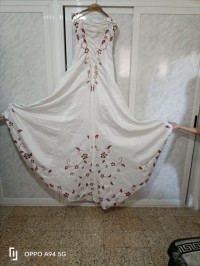 robes-soirees-robe-blanche-a-fleurs-rouges-manifque-el-harrach-alger-algerie