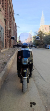 motos-et-scooters-cuxi-estate-vms-2022-batna-algerie