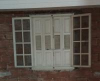 مواد-البناء-portes-et-fenetres-en-bois-سكيكدة-الجزائر