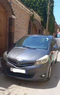 سيارات-toyota-yaris-2013-touch-active-المدية-الجزائر