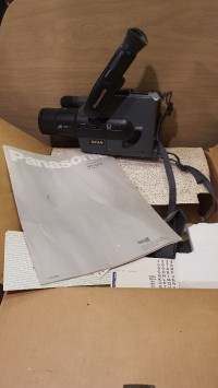 كاميرا-فيديو-camescope-retro-panasonic-nv-g1f-vhs-c-en-boite-dorigine-vintage-annees-90-سطاوالي-الجزائر