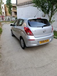 سيارات-hyundai-i20-2015-الجزائر-وسط