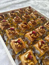 صنع جميع انواع الحلويات التقليدية و العصرية 