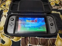 Nintendo switch flashé avec chargeur et pochette