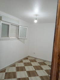 local-location-niveau-de-villa-f3-alger-rais-hamidou-algerie