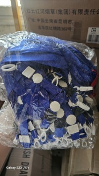 porte-badge en polyester bleu doté d'un clip 1800 pièce