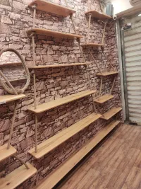 Les étagères en bois+ comptoir