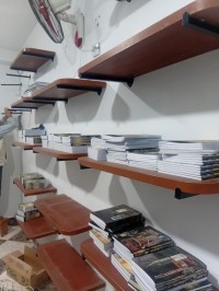 مكاتب-و-أدراج-un-bureau-et-une-table-bureautique-44-etageres-lot-de-cashier-دار-البيضاء-الجزائر