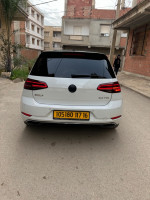 moyenne-berline-volkswagen-golf-7-2017-confortline-reghaia-alger-algerie