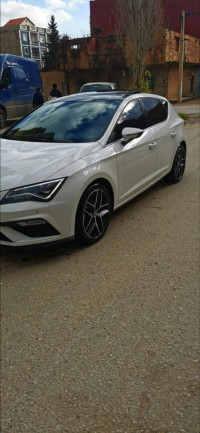 voitures-seat-leon-2019-lion-beats-tiaret-algerie