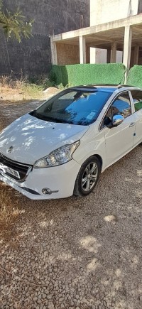 سيارات-peugeot-208-2014-allure-بوفاريك-البليدة-الجزائر
